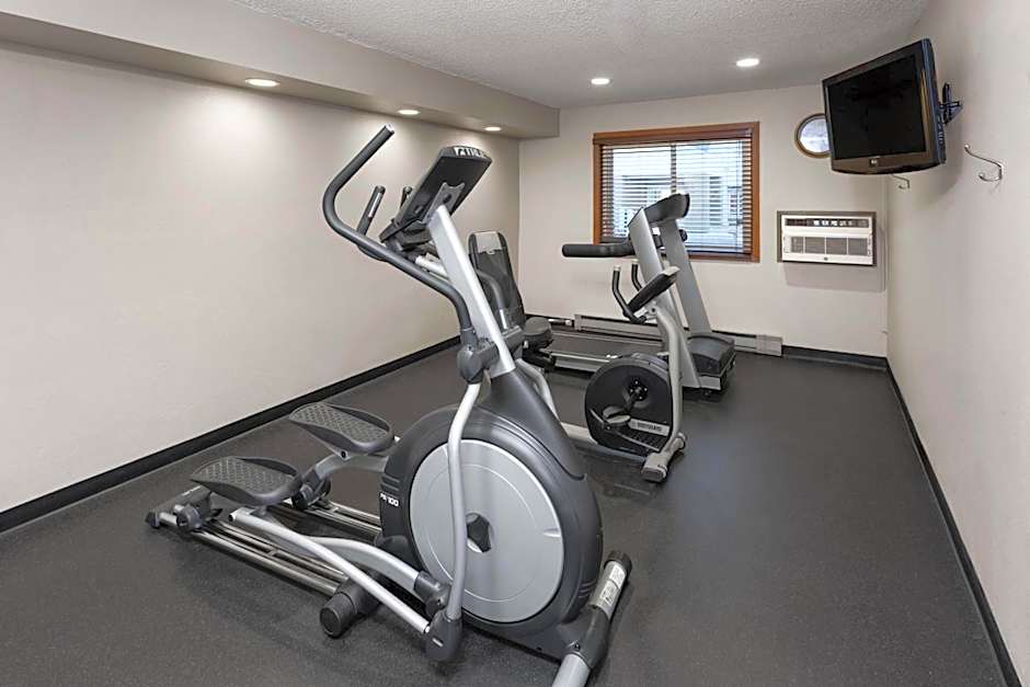 Super 8 by Wyndham Green Bay Near Stadium