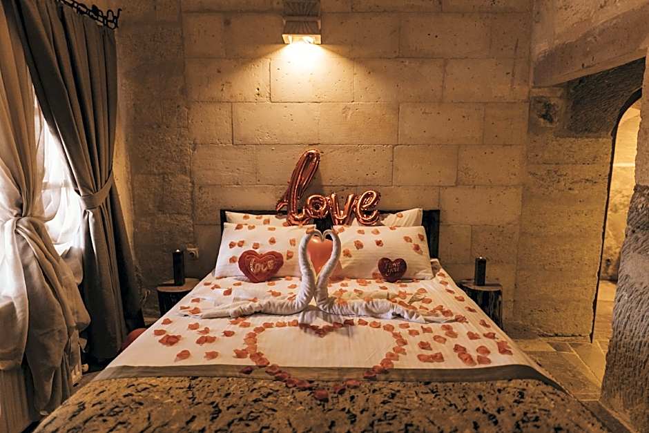 KAPALOS CAVE SUİTES