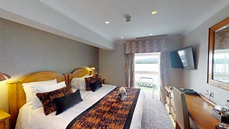 Hazel Lake View Room