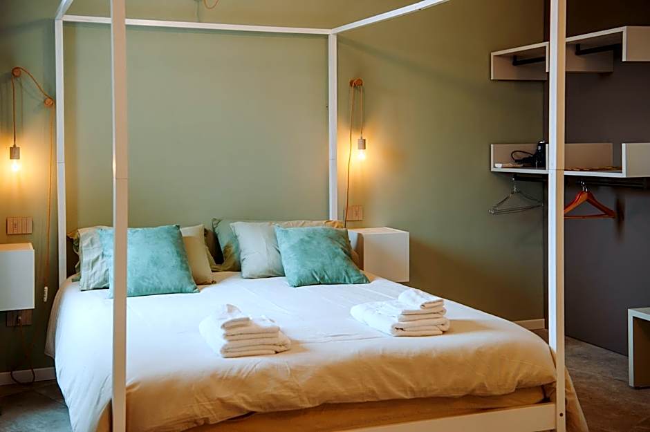 Bea Trees - Lake Garda