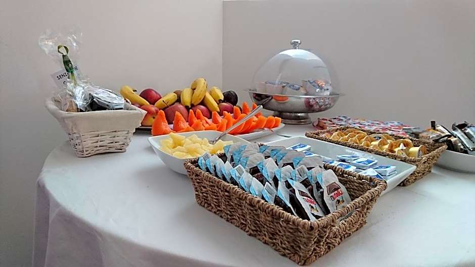 Hotel In - Lounge Room