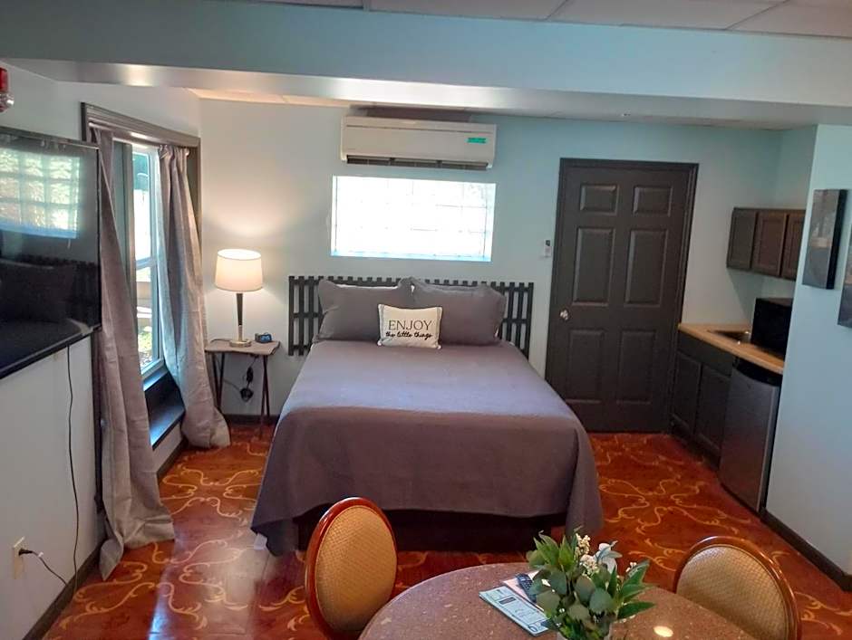 Elk River Hotel & Cafe