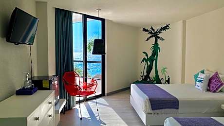 Deluxe Double Room with Side Sea View
