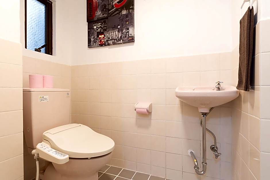 Maximum of 18 people can be rented in one building 3 minutes walk to Tomari Port 10 minutes drive to the airport No parking lot 30 seconds walk from paid parking lot warayunso port city May