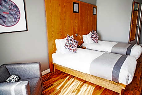Standard Twin Bedroom