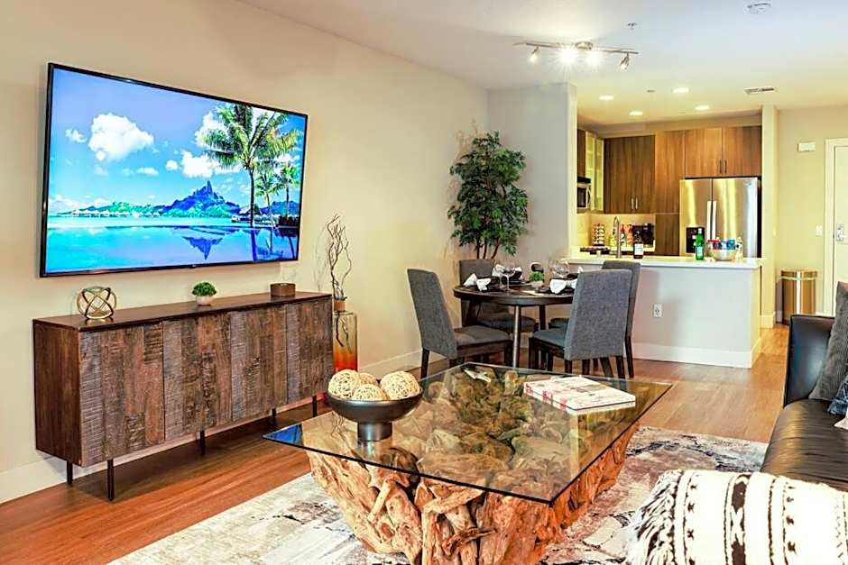1 Bedroom XL Condo with King bed, Garden View, Parking Included