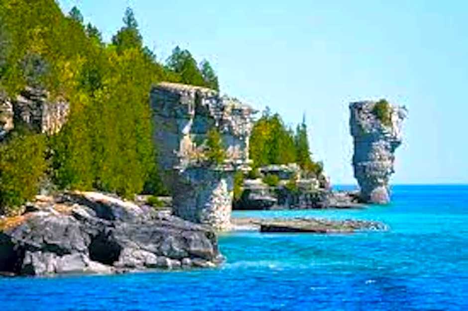 Luxury Tobermory Retreat Modern Home and Hot Tub