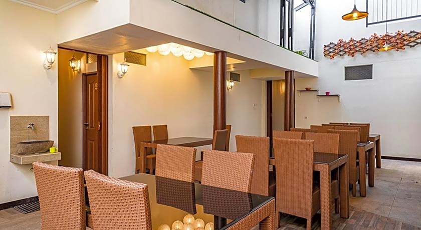 RedDoorz near Alun Alun Bandung 2