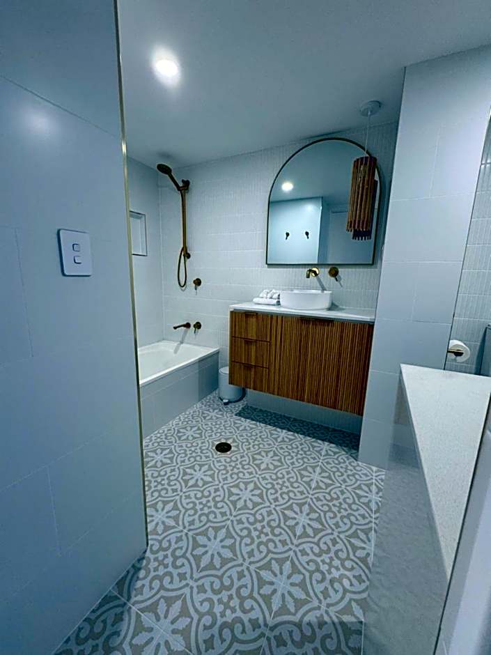 Pelican Cove Waterfront Apartment