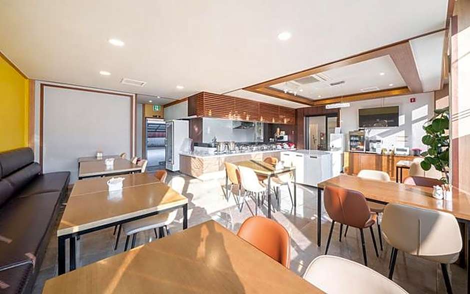 The 7 Business Hotel