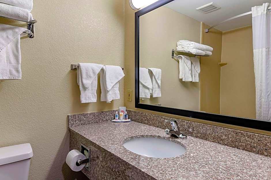 Comfort Inn & Suites Raphine - Lexington near I-81 and I-64