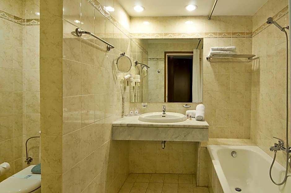 Kipriotis Maris Suites