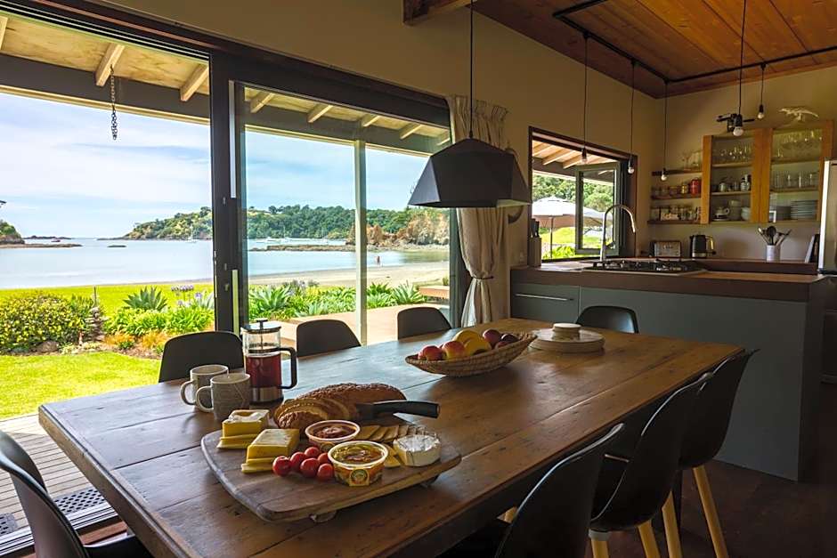 Absolute Beach front-Tutukaka Harbour