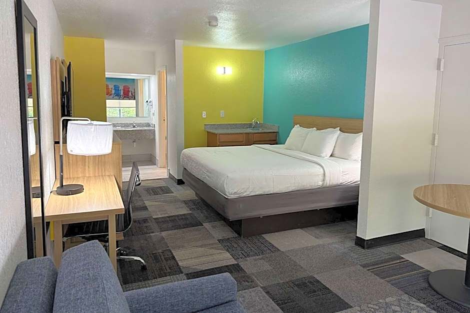 Days Inn by Wyndham Eglin AFB