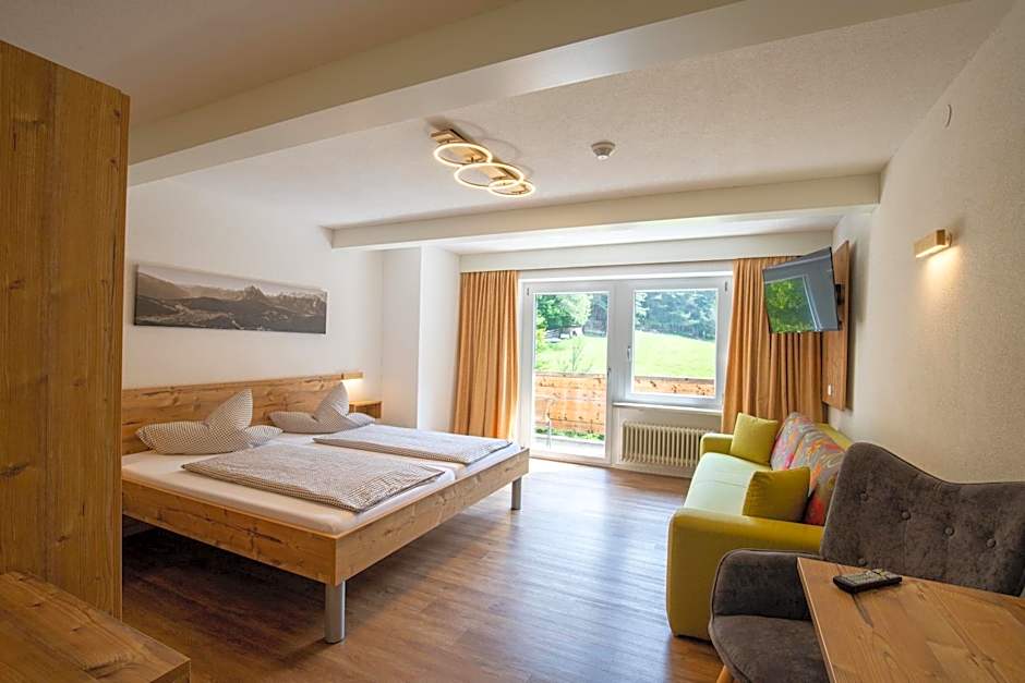Hotel Pension Tyrol