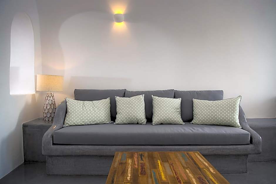 AQUA SERENITY LUXURY SUITES SANTORINI