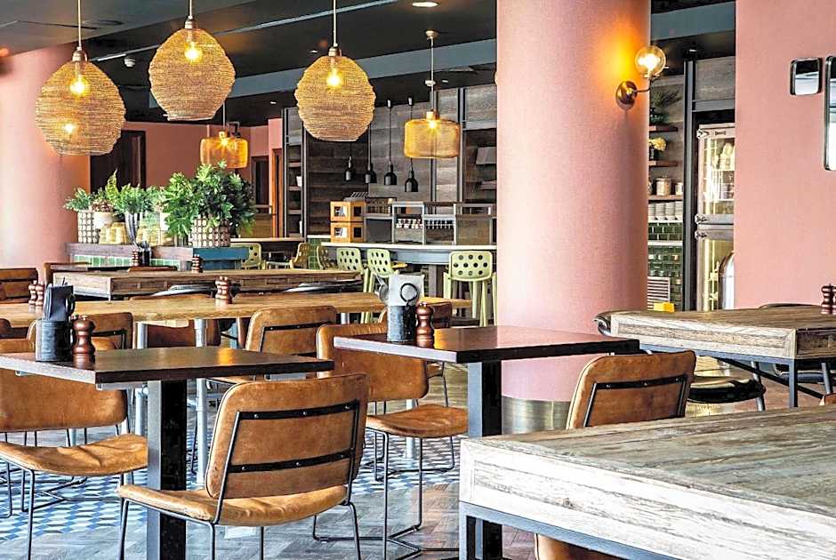 Waterfront Southport Hotel