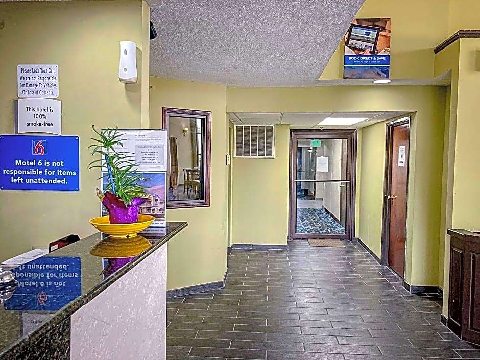Motel 6 Elkhart, IN
