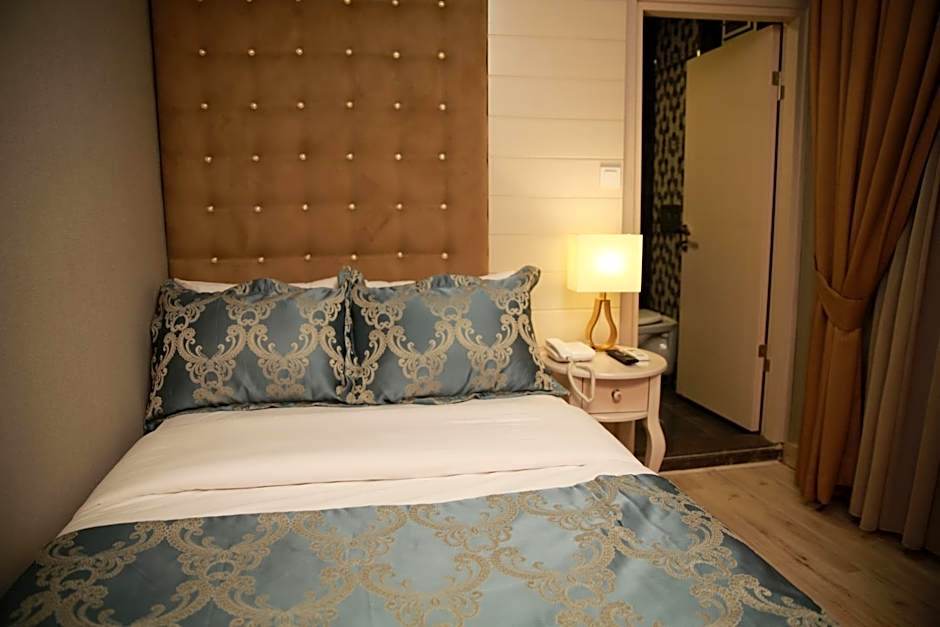 Pelican House Hotel