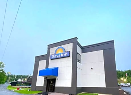 Days Inn by Wyndham Liberty