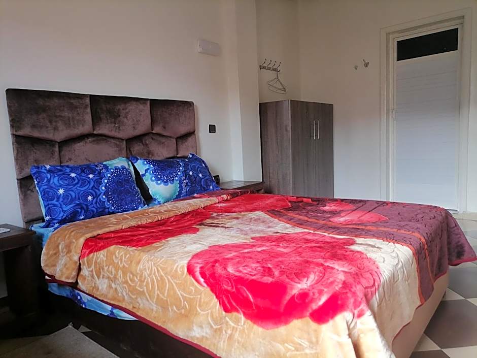 ZELLAKA hôtel & café