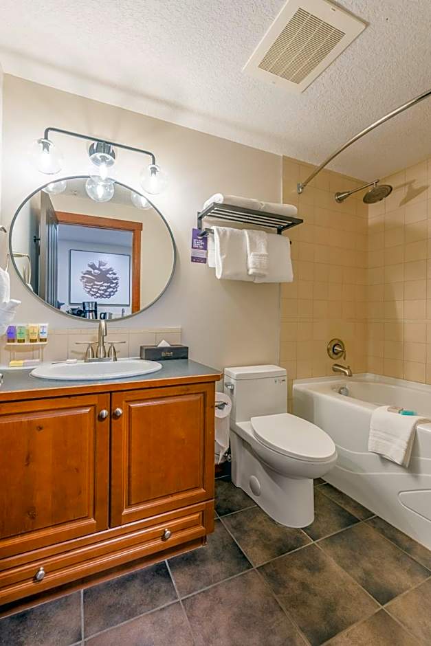 Blackstone Mountain Lodge by CLIQUE