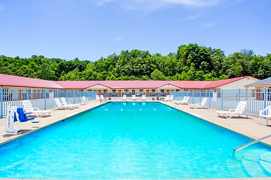 Travelodge by Wyndham Parkersburg