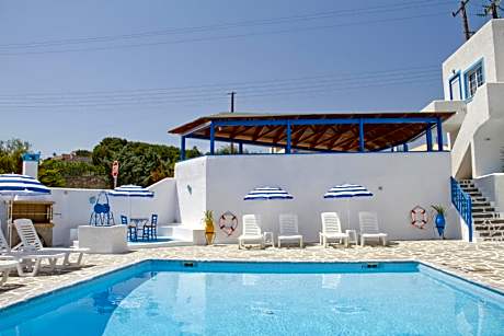 Blue Dolphin Studios and Apartment