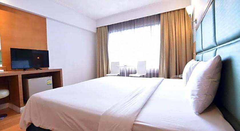 Mayflower Grande Hotel