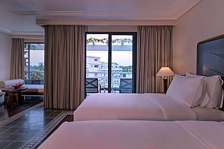 Deluxe River View Twin Room