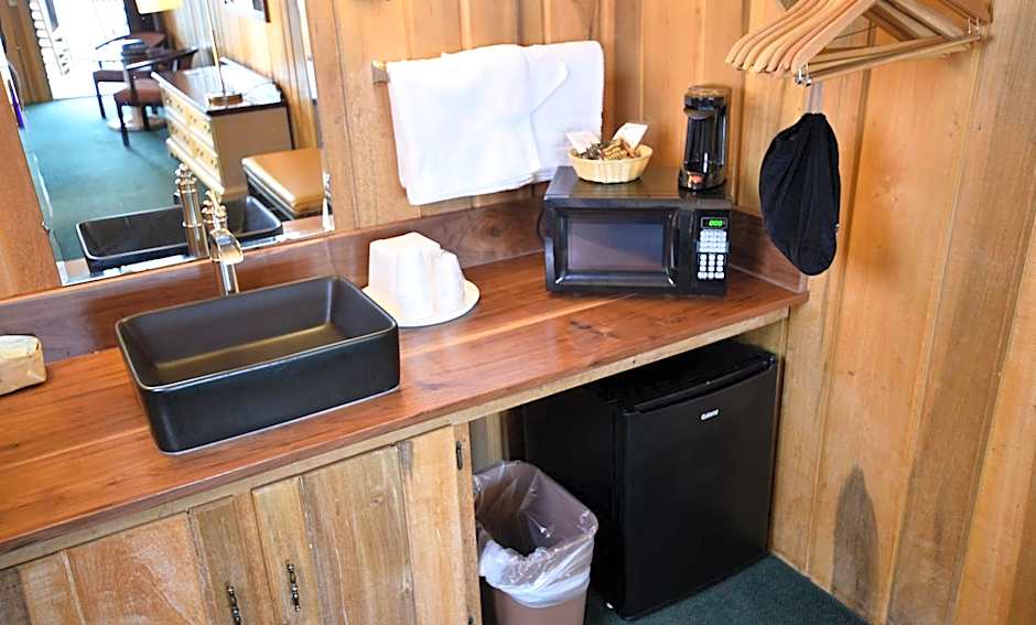 Graves Mountain Farm & Lodges