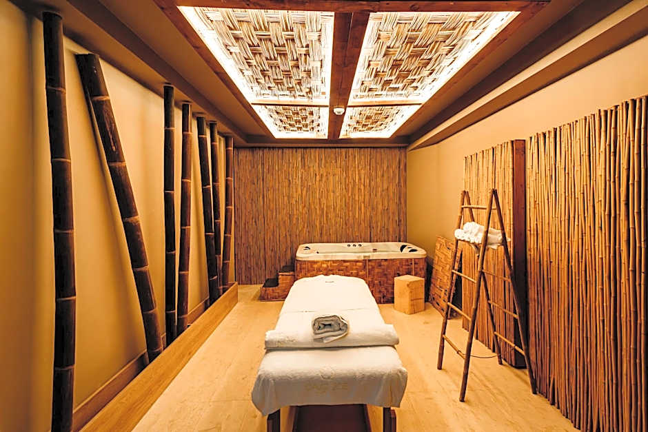 Cavo Zoe Seaside Hotel