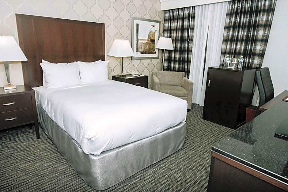 DoubleTree By Hilton Hotel Detroit-Dearborn