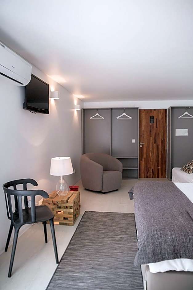 Santa Bica Eat Drink & Sleep