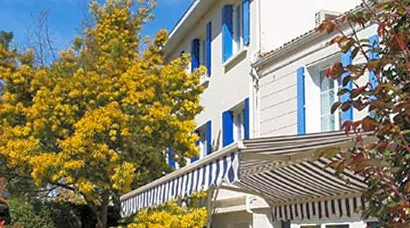 Hotel De La Mer