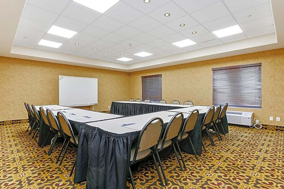 Holiday Inn Express & Suites Whitecourt By IHG