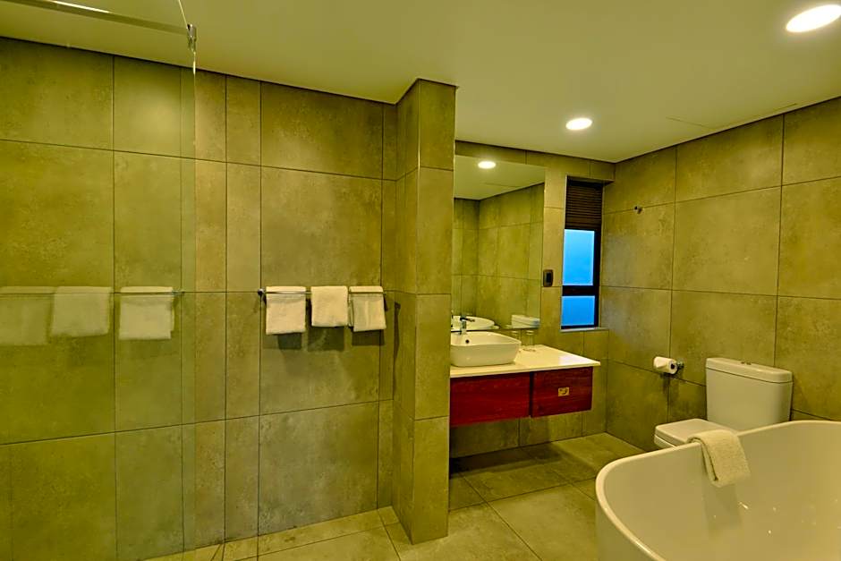Hwange Safari Lodge