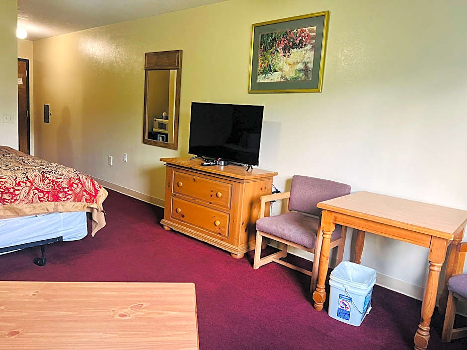 Villa Inn Motel Near Hwy 12 WI Capital O