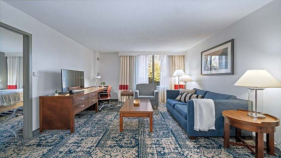 315 LoSo Hotel Airport