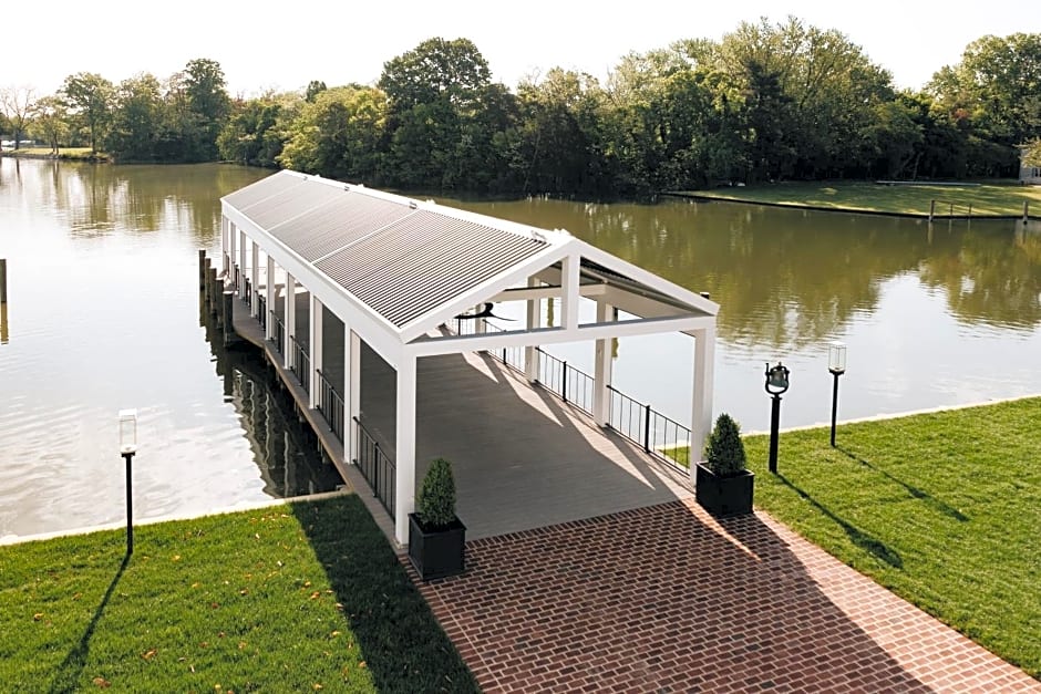 The Oaks Waterfront Hotel