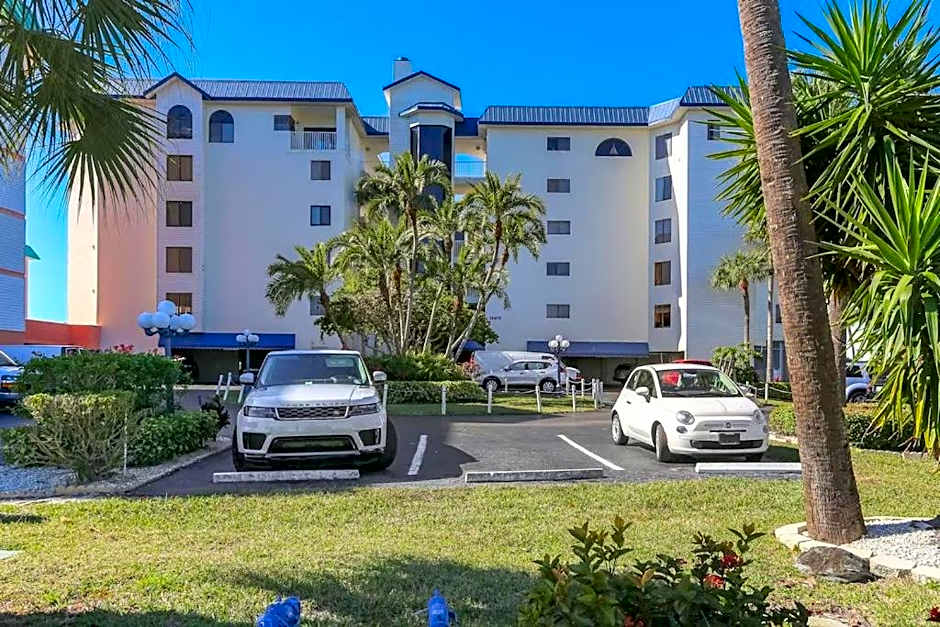 Beach Palms- Unit 102