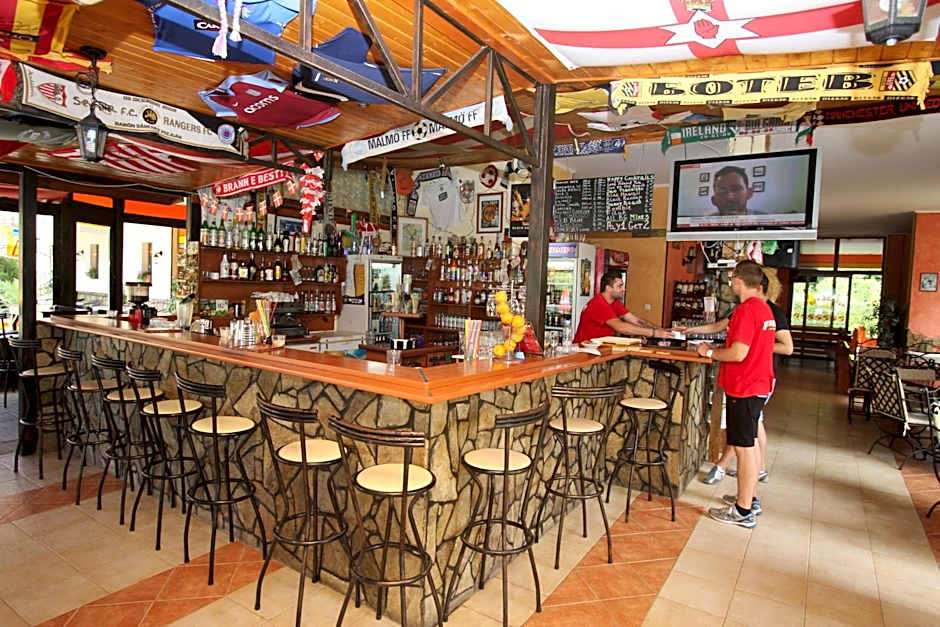 Friends Family Hotel