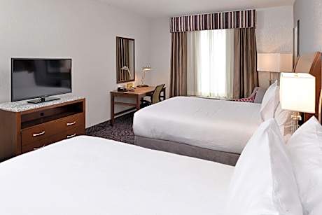 2 Queen Mobility/hearing ?accessible Ri Shwr Vis Firealrm/door/phn Alrt Comp Wifi- Hdtv With Hidef C