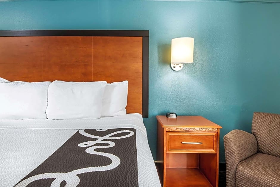 La Quinta Inn & Suites by Wyndham San Antonio Brooks City Base