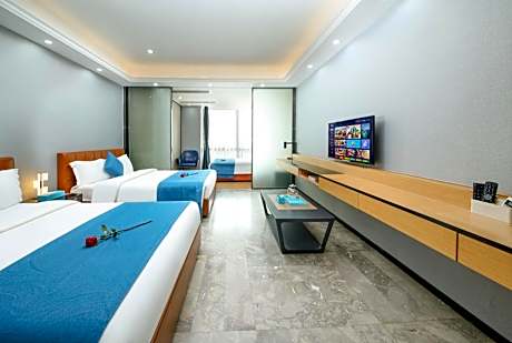 Deluxe Triple Room with City View (include airport pick up service)