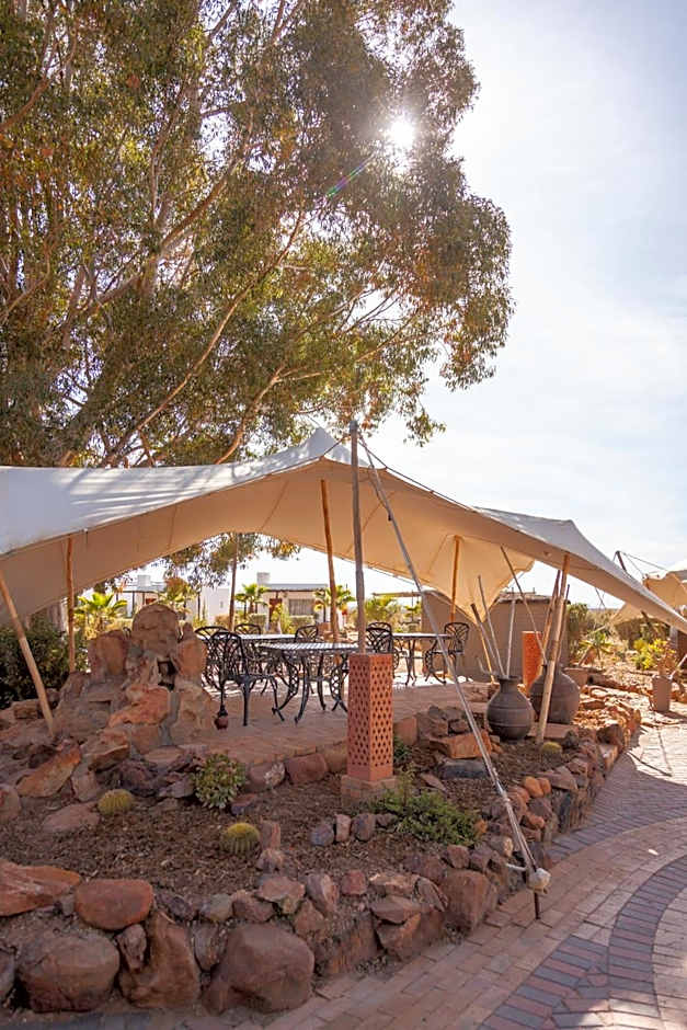 Inverdoorn Game Reserve Lodge