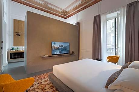Junior Suite with Balcony