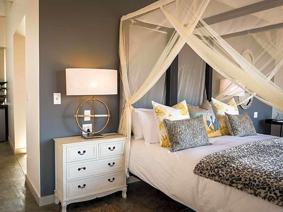 Safari Moon Luxury Bush Lodge