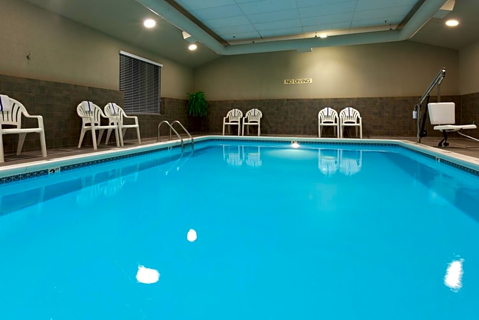 Country Inn & Suites by Radisson, Holland, MI