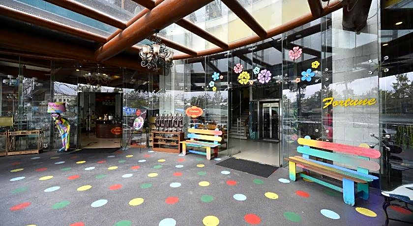 Paragon Hotel And Suites